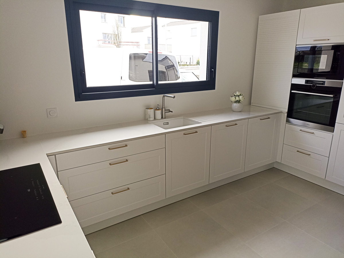 Cuisine avec plan de travail en Quartzite